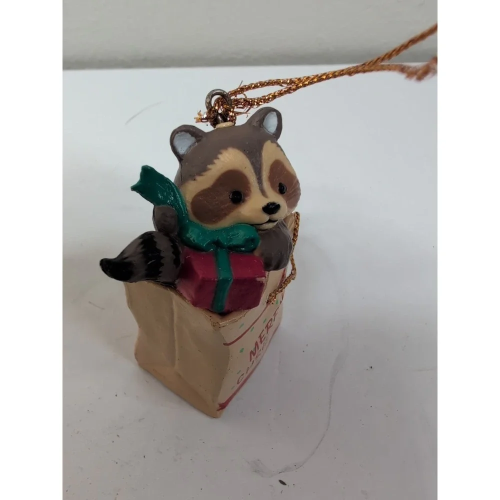 VINTAGE MANGELSEN'S RACCOON IN‎ GIFT BAG 2.5
